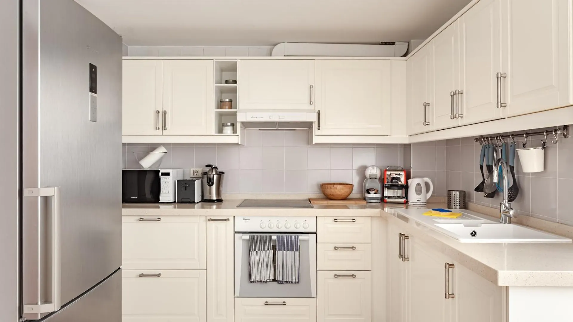 Modern Spacious 3 Bedroom Apartment Near The Beach エル・メダノ