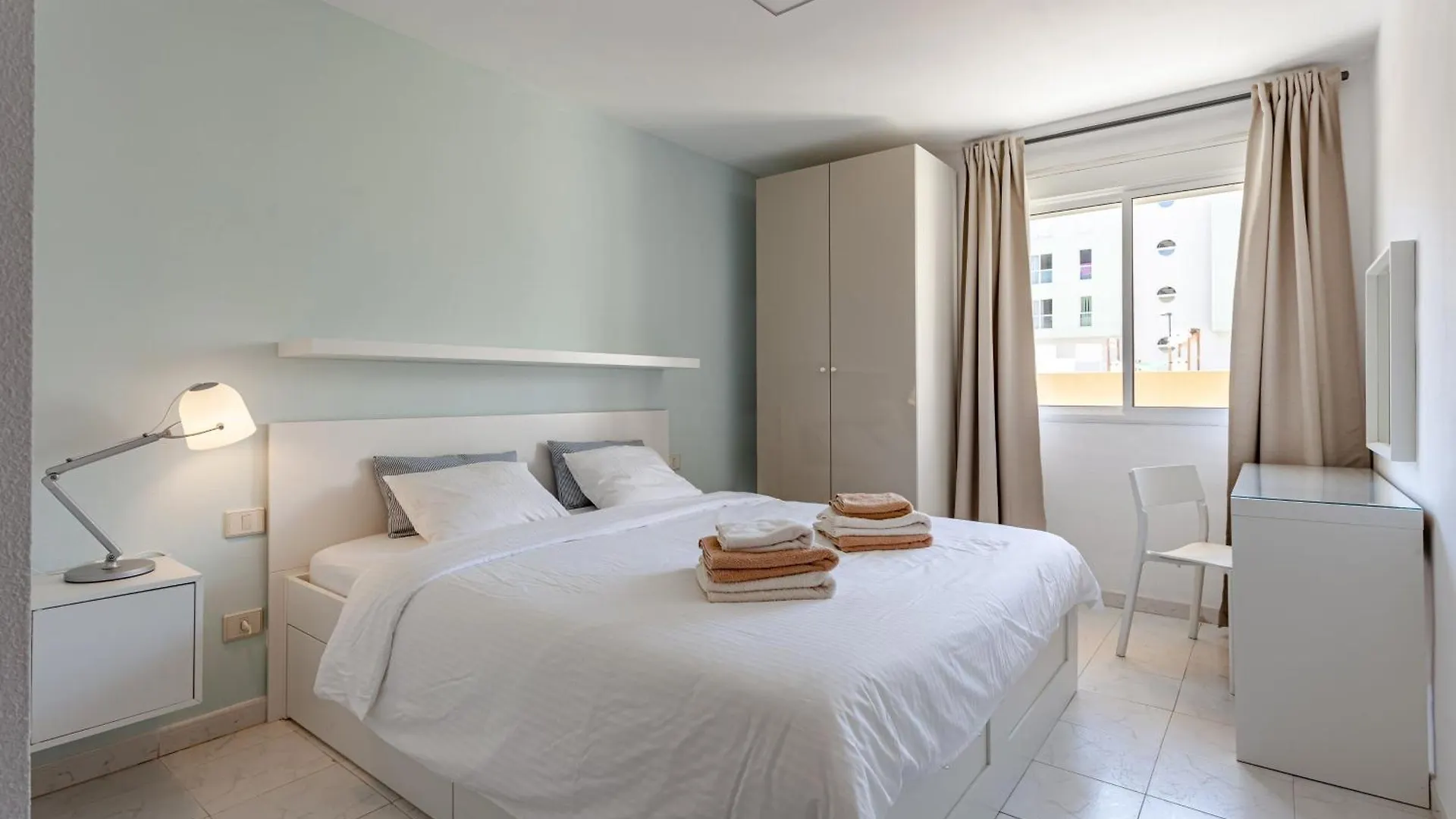 Modern Spacious 3 Bedroom Apartment Near The Beach エル・メダノ