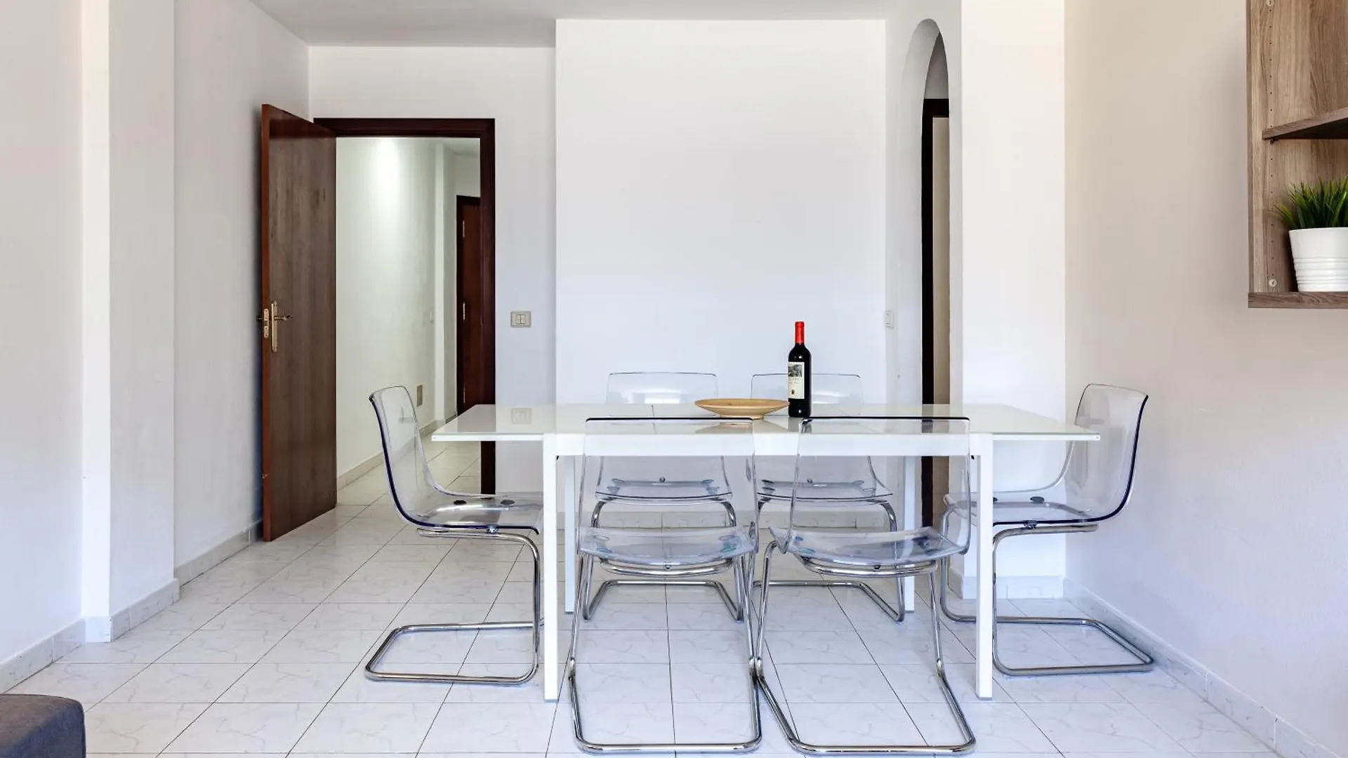 Modern Spacious 3 Bedroom Apartment Near The Beach エル・メダノ 0*,  スペイン