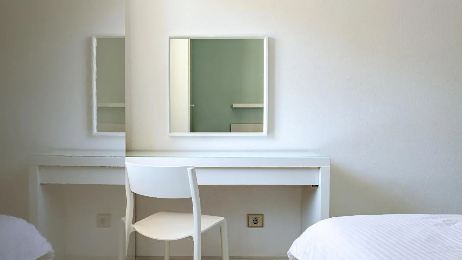 Modern Spacious 3 Bedroom Apartment Near The Beach エル・メダノ